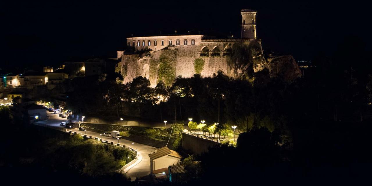 Castello Di Caccuri Suites 外观 照片