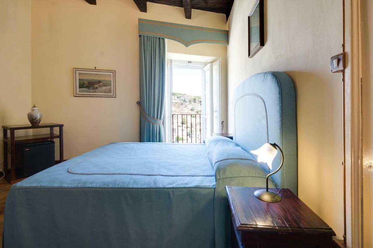Castello Di Caccuri Suites 外观 照片
