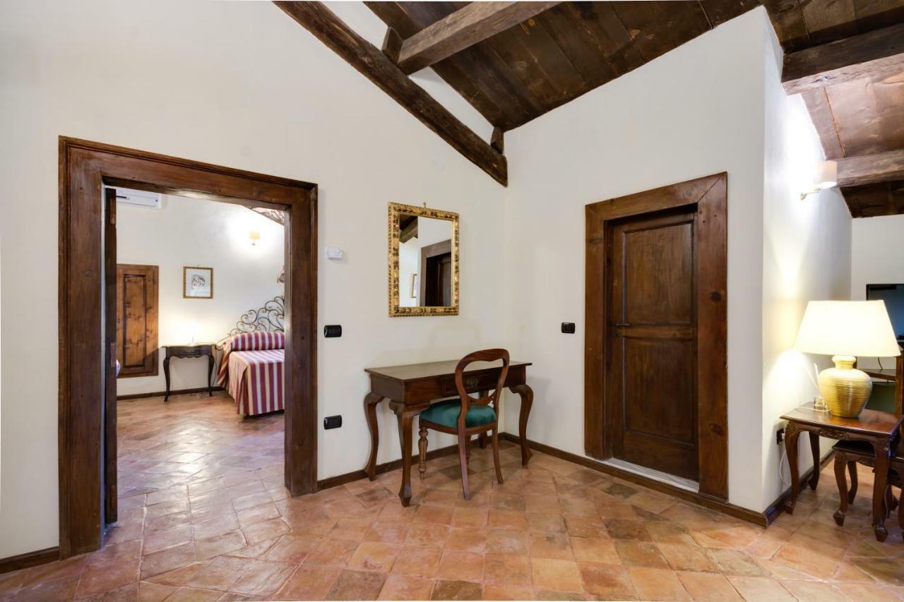 Castello Di Caccuri Suites 外观 照片