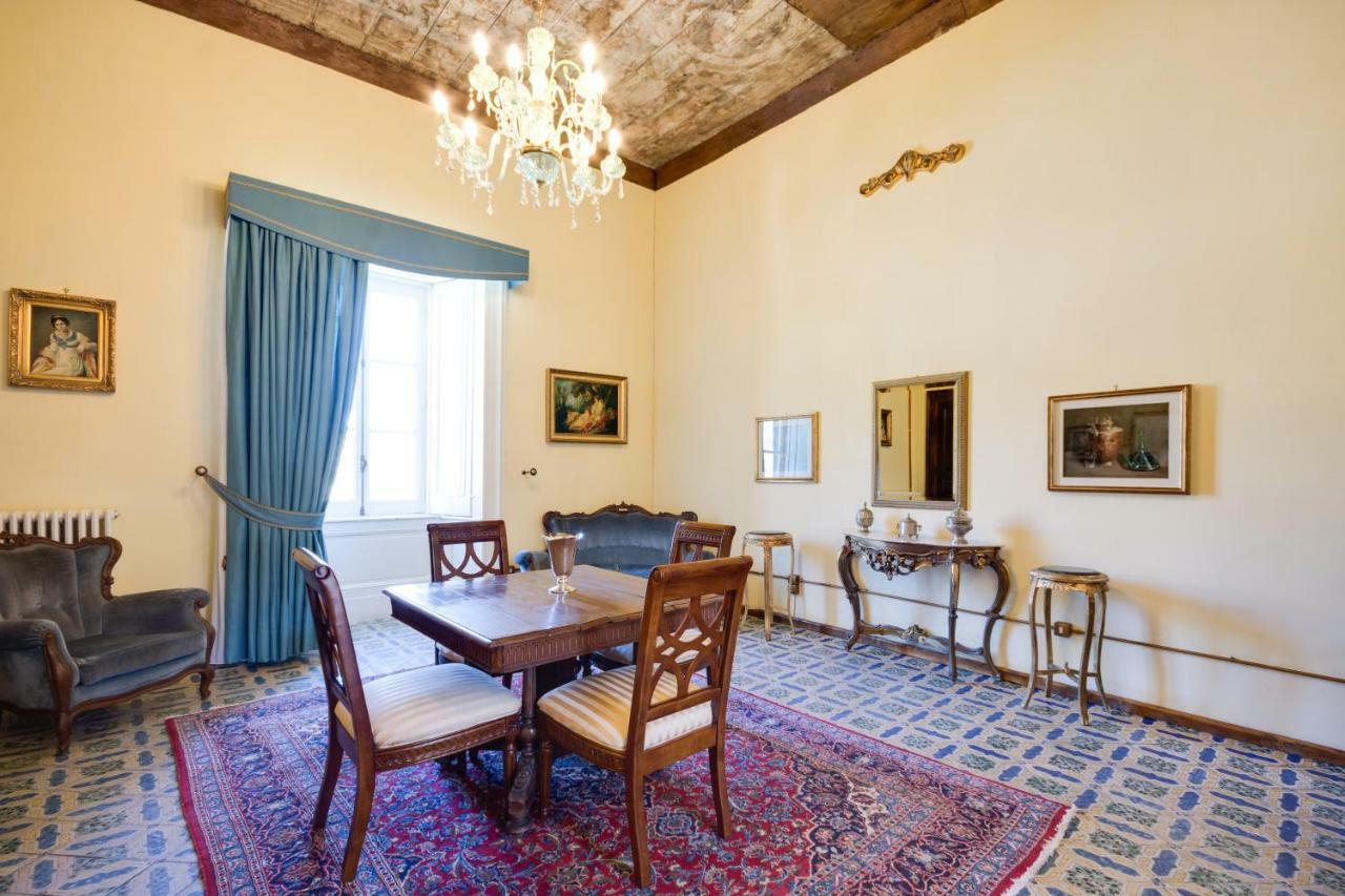 Castello Di Caccuri Suites 外观 照片